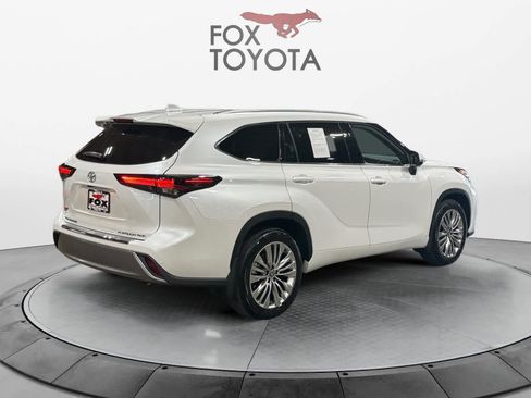Used 2026 Toyota Highlander Platinum AWD/4WD image 6