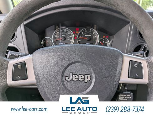 Used 2010 Jeep Commander Sport RWD image 20