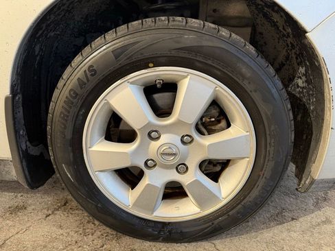Used 2008 Nissan Versa Hatchback FWD image 10