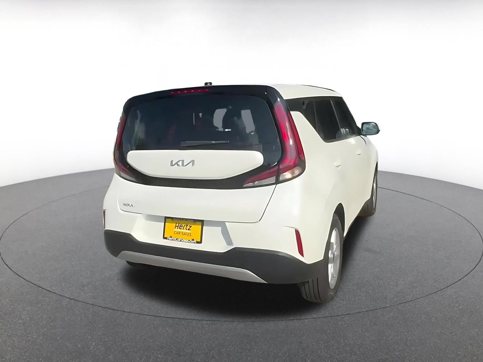 Used 2025 Kia Soul LX w/ LX Technology Package FWD image 14