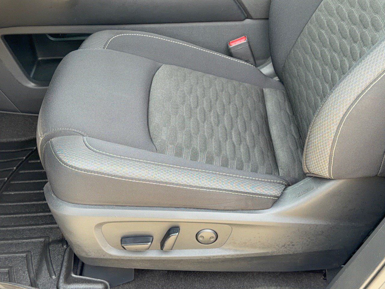 Used 2024 Nissan Pathfinder SV FWD image 16