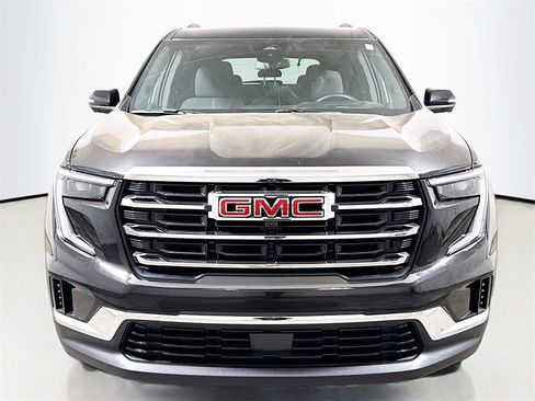 Used 2025 GMC Acadia Elevation image 2