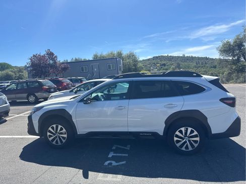 Used 2025 Subaru Outback Premium image 8