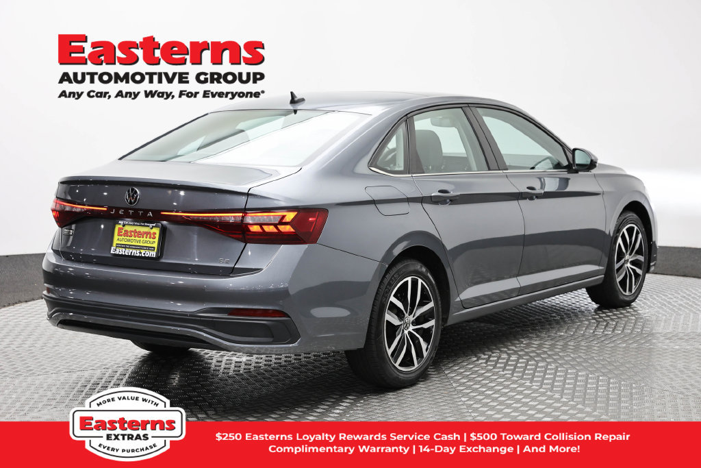 Used 2025 Volkswagen Jetta SE FWD image 6
