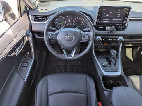 Used 2022 Toyota RAV4 XLE Premium image 28