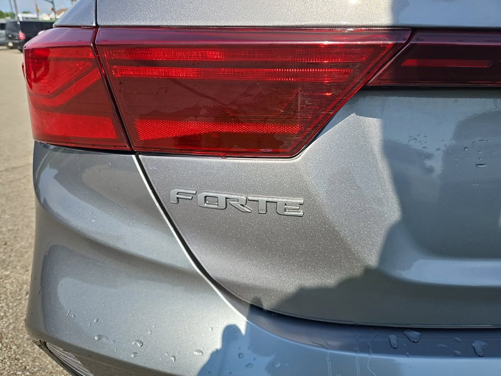 Used 2023 Kia Forte LXS FWD image 5