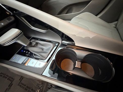 Used 2023 Hyundai Elantra SEL w/ Convenience Package image 19