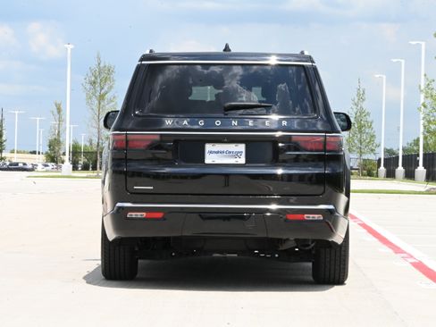 Used 2023 Jeep Wagoneer 4WD w/ Convenience Group I image 8