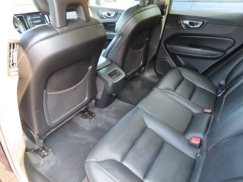 Used 2018 Volvo XC60 T5 Momentum AWD/4WD image 12