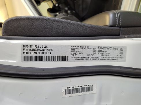 Used 2022 Dodge Durango SXT w/ Anodized Platinum Package image 33