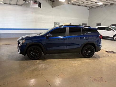 Used 2022 GMC Terrain SLE w/ Driver Convenience Package AWD/4WD image 3