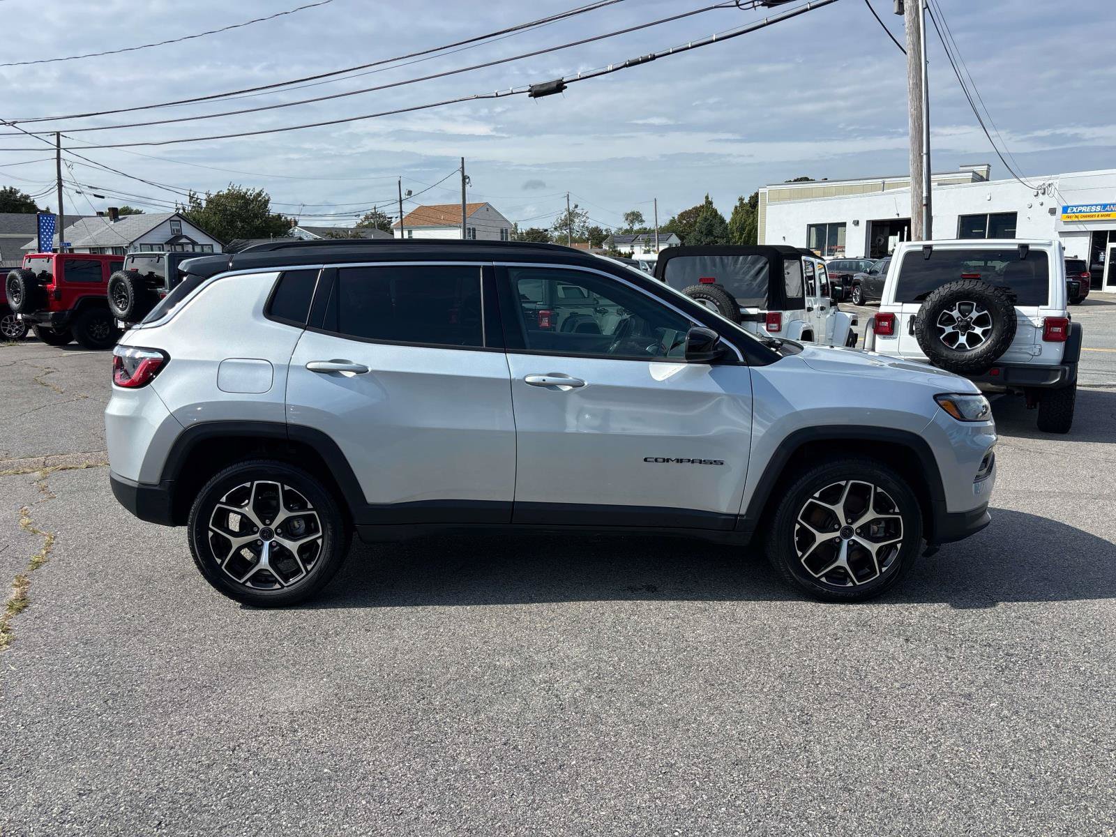 Certified 2025 Jeep Compass Limited AWD/4WD image 2