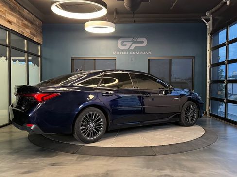 Used 2021 Toyota Avalon XSE FWD image 3
