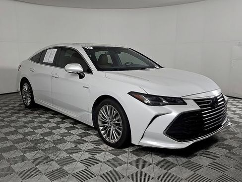 Used 2019 Toyota Avalon Limited w/ Advanced Safety Package FWD image 3