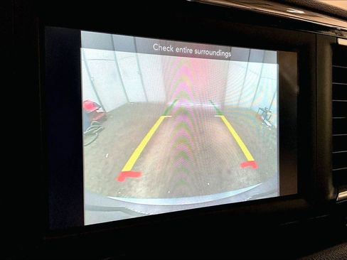 Used 2020 Chrysler Voyager L image 20