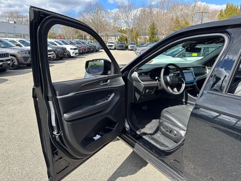 New 2026 Jeep Grand Cherokee Altitude image 11