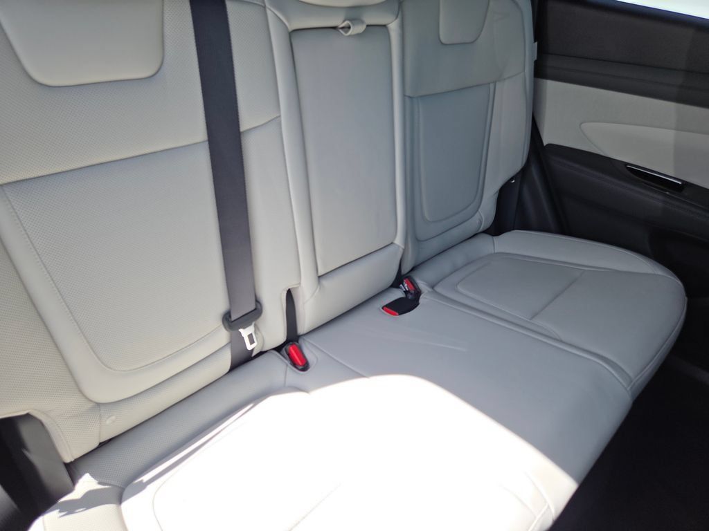 Used 2026 Hyundai Tucson Limited AWD/4WD image 33