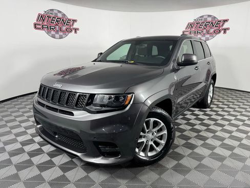 Used 2021 Jeep Grand Cherokee Laredo image 1