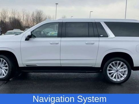Certified 2023 Cadillac Escalade ESV Luxury AWD/4WD image 5