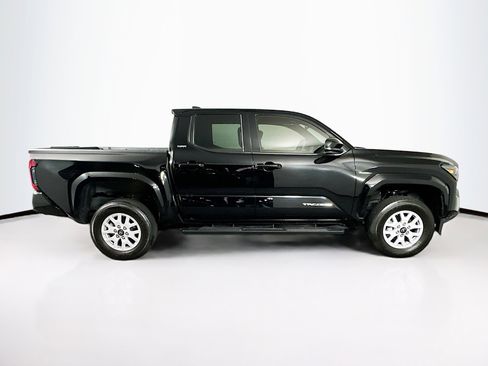 Used 2025 Toyota Tacoma SR5 image 10