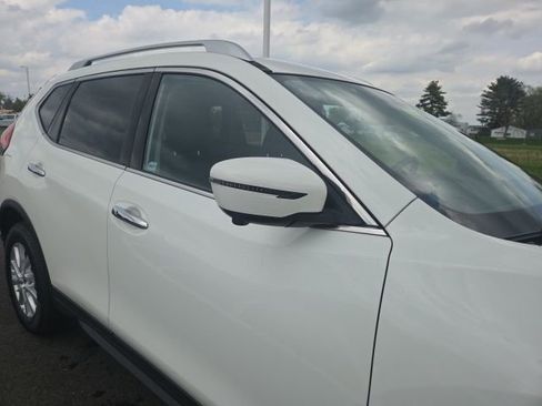 Used 2017 Nissan Rogue SV w/ SV Premium Package AWD/4WD image 5
