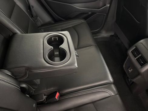 Used 2024 GMC Terrain SLT image 21