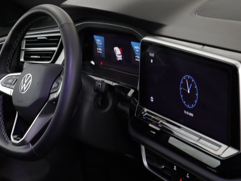 Used 2024 Volkswagen Atlas Cross Sport SE image 19