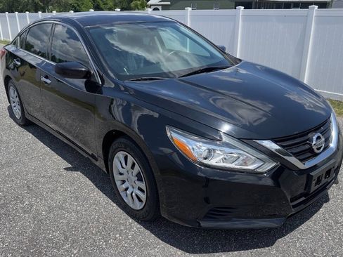 Used 2017 Nissan Altima 2.5 S w/ Power Driver Seat Package FWD image 3