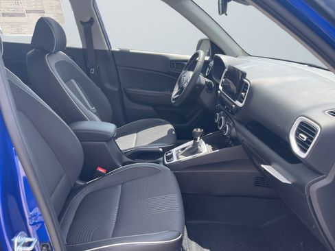 New 2025 Hyundai Venue Limited image 17