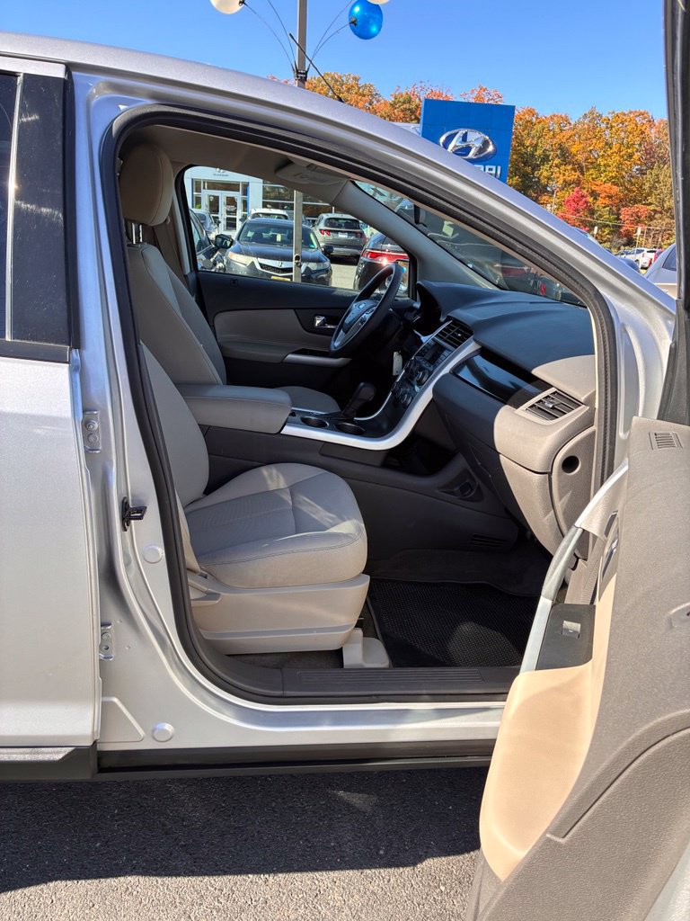 Used 2013 Ford Edge SE FWD image 20