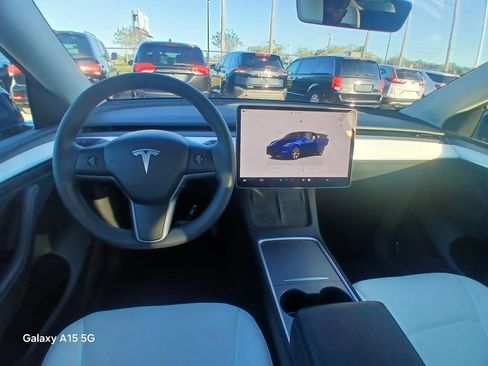 Used 2022 Tesla Model Y Long Range AWD/4WD image 37