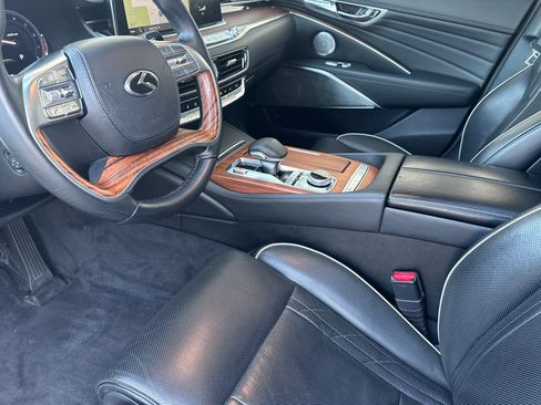 Used 2019 Kia K900 Luxury w/ VIP Package image 11