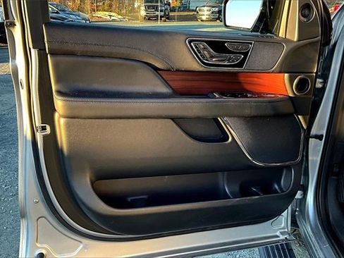 Used 2023 Lincoln Navigator Reserve image 9