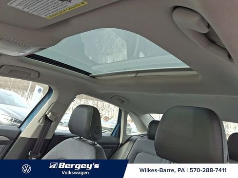 Certified 2025 Volkswagen Jetta SE image 17