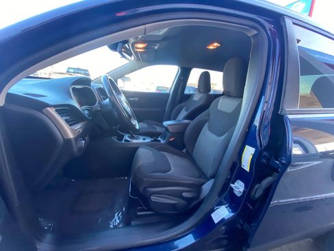 Used 2016 Jeep Cherokee Sport w/ Cold Weather Group image 7