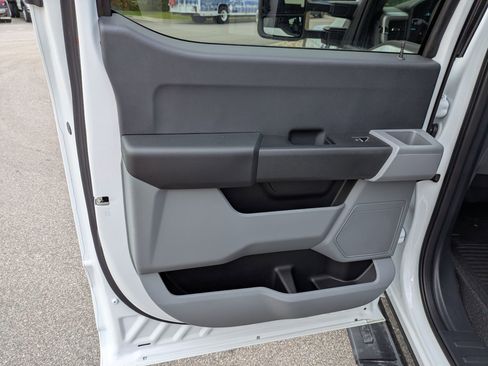 New 2025 Ford F550 XL image 27