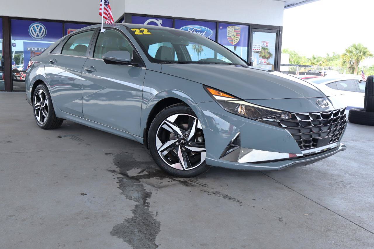 Used 2022 Hyundai Elantra SEL w/ Convenience + Premium Package FWD image 3