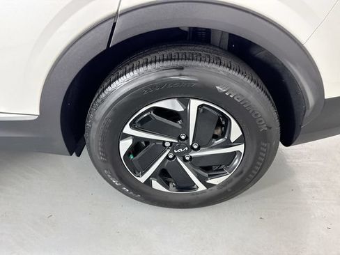Used 2024 Kia Sportage LX AWD/4WD image 5