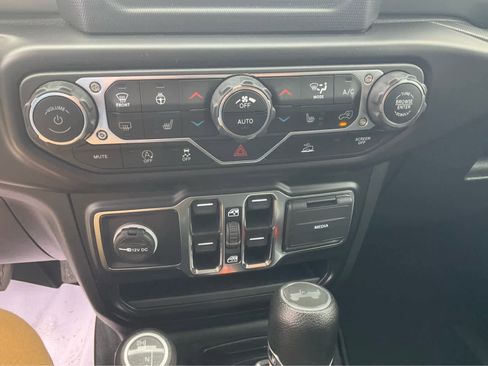 Used 2022 Jeep Wrangler Unlimited Sport AWD/4WD image 10