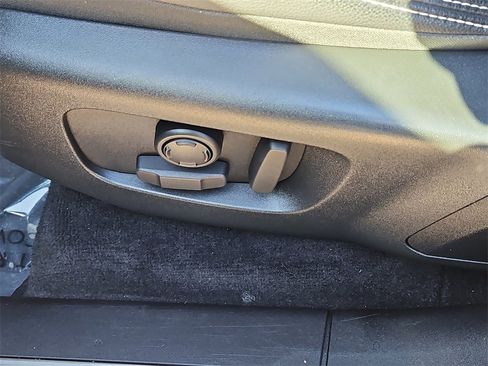 Used 2023 Land Rover Range Rover Velar R-Dynamic S image 26