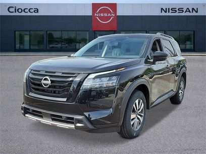 New 2025 Nissan Pathfinder SL w/ Black Appearance Package