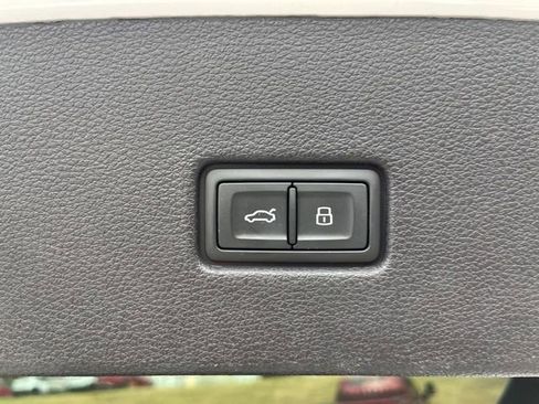 Used 2023 Audi SQ8 Prestige w/ Prestige Package image 37