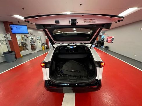 Used 2023 Toyota RAV4 SE w/ Weather & Moonroof Package image 25