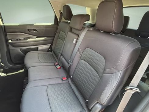 Used 2025 Nissan Pathfinder SV FWD image 19