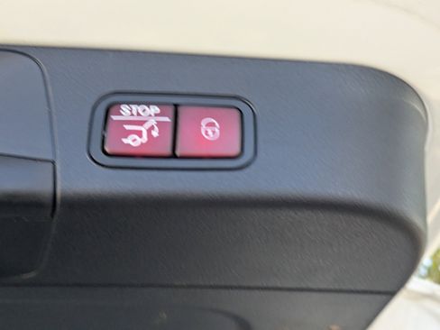 Used 2025 Mercedes-Benz GLB 250 image 11