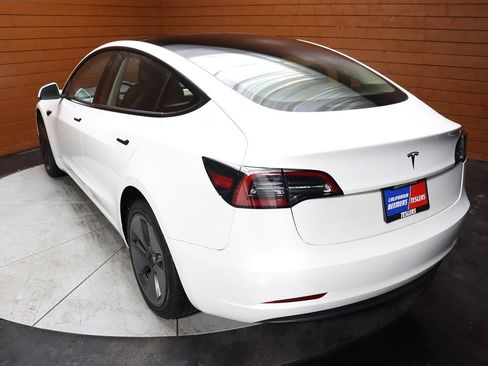 Used 2023 Tesla Model 3 Standard Range image 17