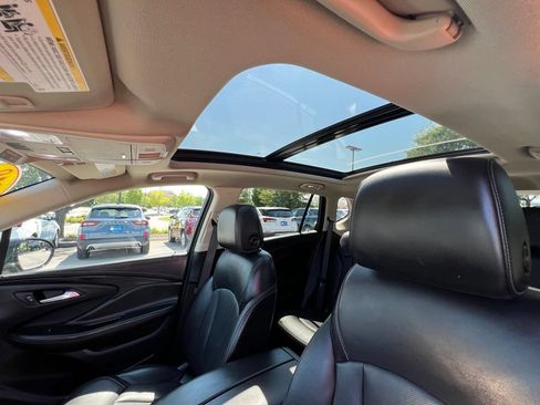 Used 2018 Buick Envision Premium AWD/4WD image 19