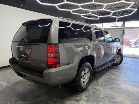 Used 2008 Chevrolet Suburban LT w/ LT Preferred Equipment Group image 4
