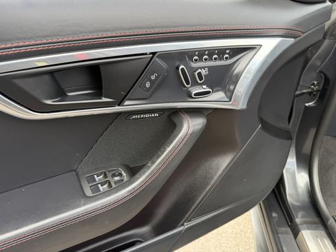 Used 2020 Jaguar F-TYPE Convertible RWD image 17