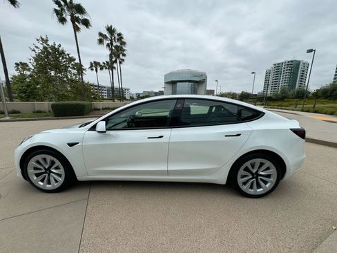 Used 2022 Tesla Model 3 Standard Range image 8